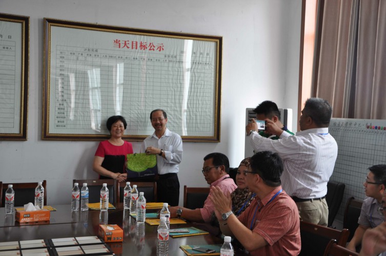 馬來(lái)西亞參觀鼎立達(dá)板材廠區(qū) 馬來(lái)西亞參觀鼎立達(dá)板材廠區(qū)
